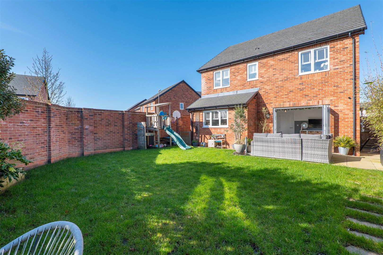 4 bed property in Hedgerow Drive, Preston